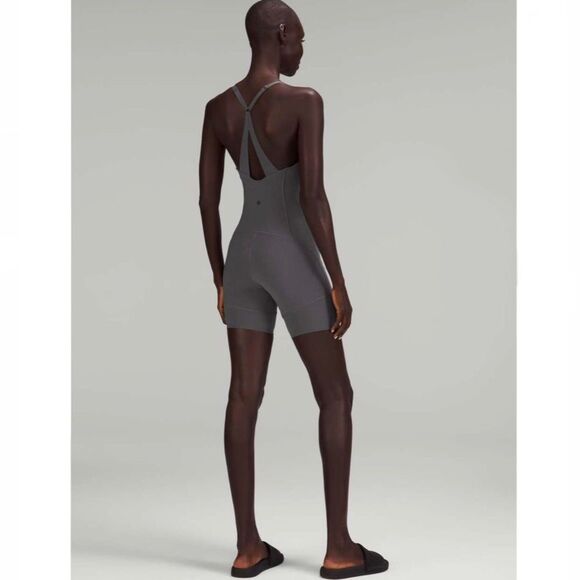 Lululemon lab Nulux and Mesh One-Piece 8" Anchor - Picture 5 of 17